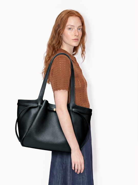 Aiuta — on-model look 2